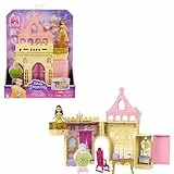 Mattel Disney Juguetes de Princesas, Juego de Casa de Muñecas Castillo Apilable de Bella con Muñeca Pequeña y 8 Piezas, Inspirado en la Película Disney, Juguetes de Viaje y Regalos para Niños, HLW94