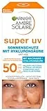Garnier Crema solar antienvejecimiento SPF 50 con hialurónico y vitamina B antiarrugas y sequedad, Ambre Solaire 1 x 50 ml