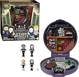 Polly Pocket La familia Miércoles Addams Estuche, conjunto de juego para coleccionistas con 4 muñecos de personajes de edición especial y 1 accesorio, HXW25