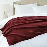 Amazon Basics Manta arrullo no calefactable, Hecha de Felpa de Terciopelo Suave, 168 x 229 cm, Color Burdeos