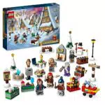 LEGO 76418 Harry Potter Calendario de Adviento 2023 con 24 Regalos Inc. 18 Miniconstrucciones del Pueblo de Hogsmeade y 6 Minifiguras