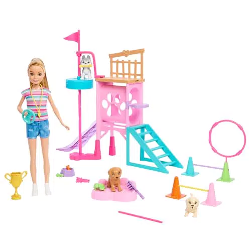 Barbie Muñeca Stacie con Parque de entrenamiento para cachorros Set de juego