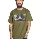 Mister Tee Camiseta Pray de Mangas Cortas para Hombre con Estampado Frontal