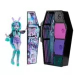 Muñeca Twyla de Monster High con Armario y Accesorios Sorpresa - Brilla en la Oscuridad