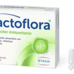Lactoflora Probiótico Protector Inmunitario para Adultos - Complemento Alimenticio con Vitaminas y Minerales - Favorece las Defensas
