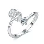 CrysLove Anillo de Iniciales de Plata de Ley con Zirconia Cúbica y Tamaño Ajustable