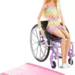 Barbie Fashionista Muñeca con Silla de Ruedas y Accesorios de Moda Juguete Mattel